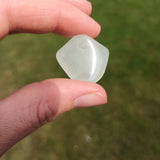 Prehniet trommelstenen – curated crystal by Marga Jacobs | rust, symboliek en intuïtieve zelfzorg