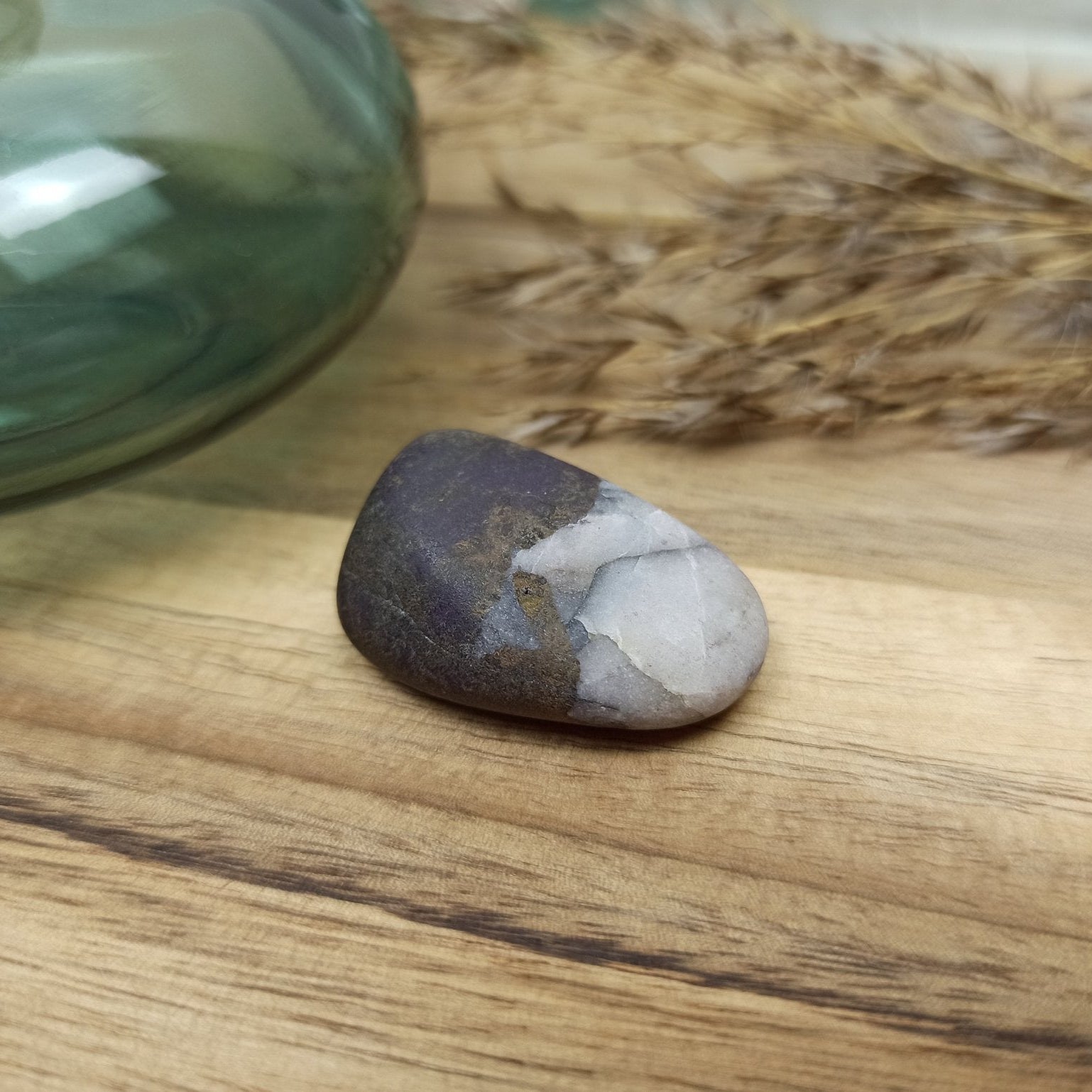 Purpuriet trommelstenen – curated crystal by Marga Jacobs | rust, symboliek en intuïtieve zelfzorg