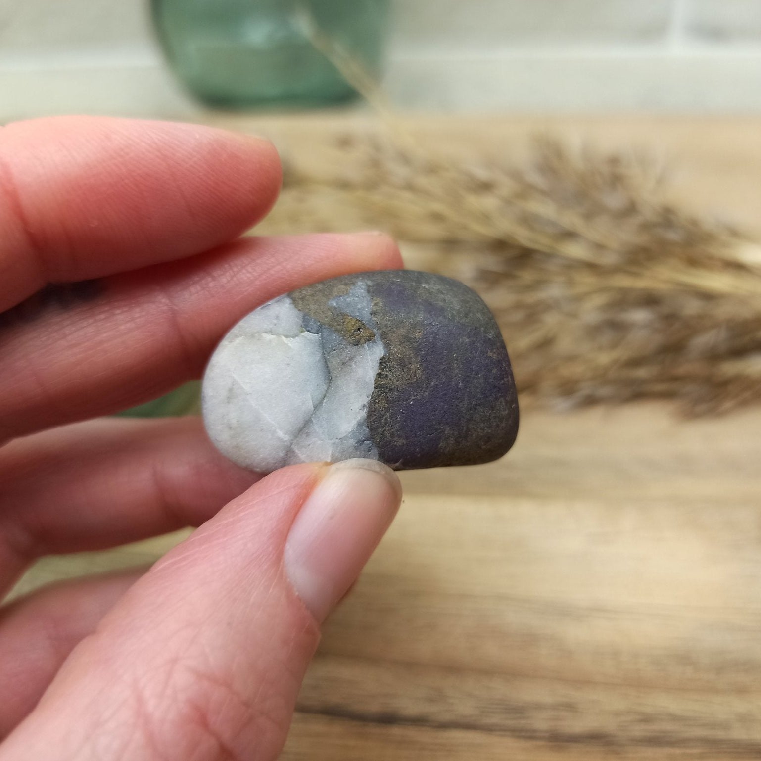 Purpuriet trommelstenen – curated crystal by Marga Jacobs | rust, symboliek en intuïtieve zelfzorg