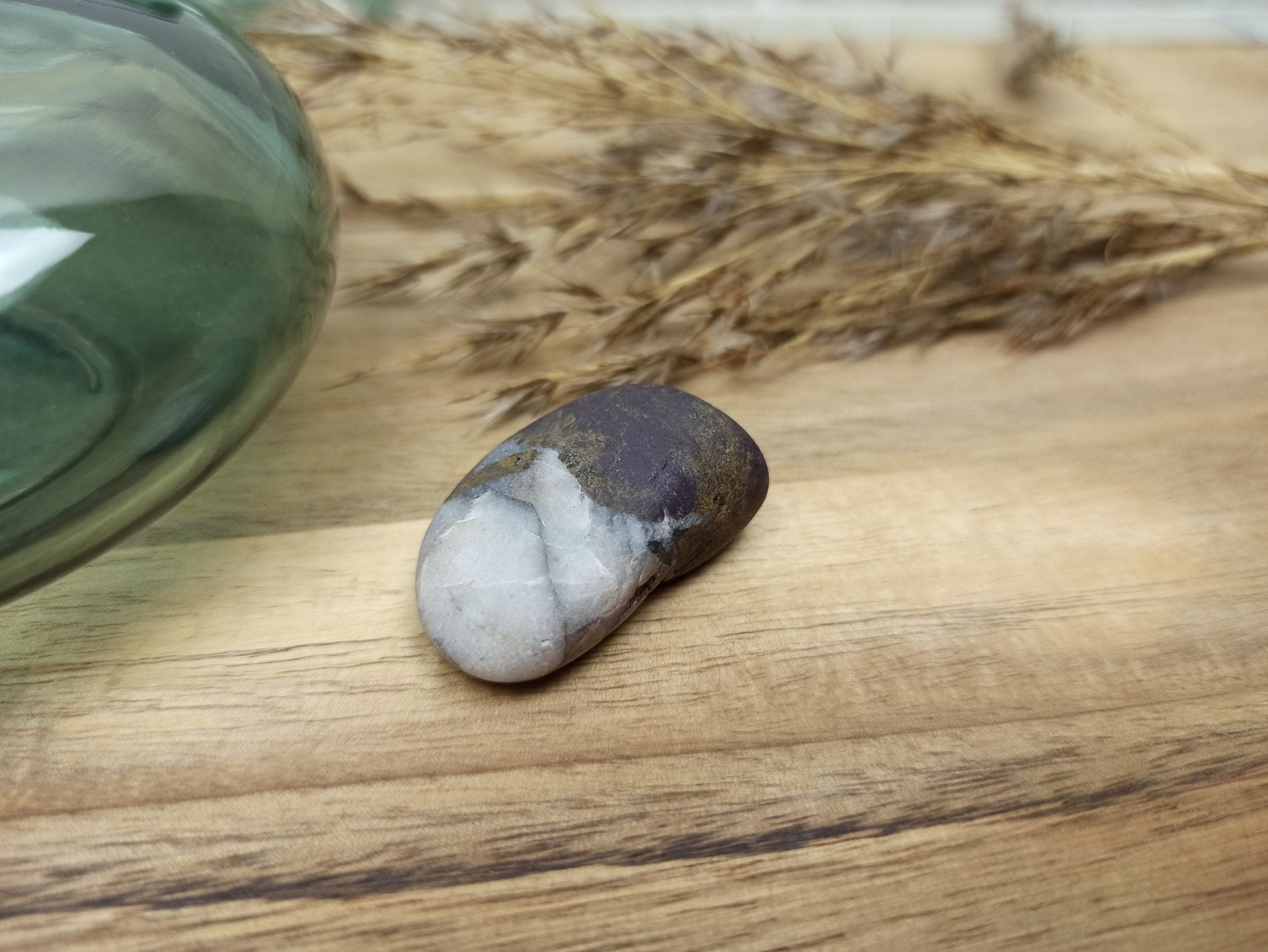 Purpuriet trommelstenen – curated crystal by Marga Jacobs | rust, symboliek en intuïtieve zelfzorg