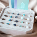 Ring edelsteen ruw ~ Uchu Reminders – curated crystal by Marga Jacobs | rust, symboliek en intuïtieve zelfzorg