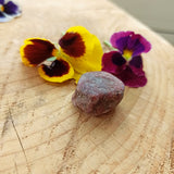 Robijn | ruw – curated crystal by Marga Jacobs | rust, symboliek en intuïtieve zelfzorg