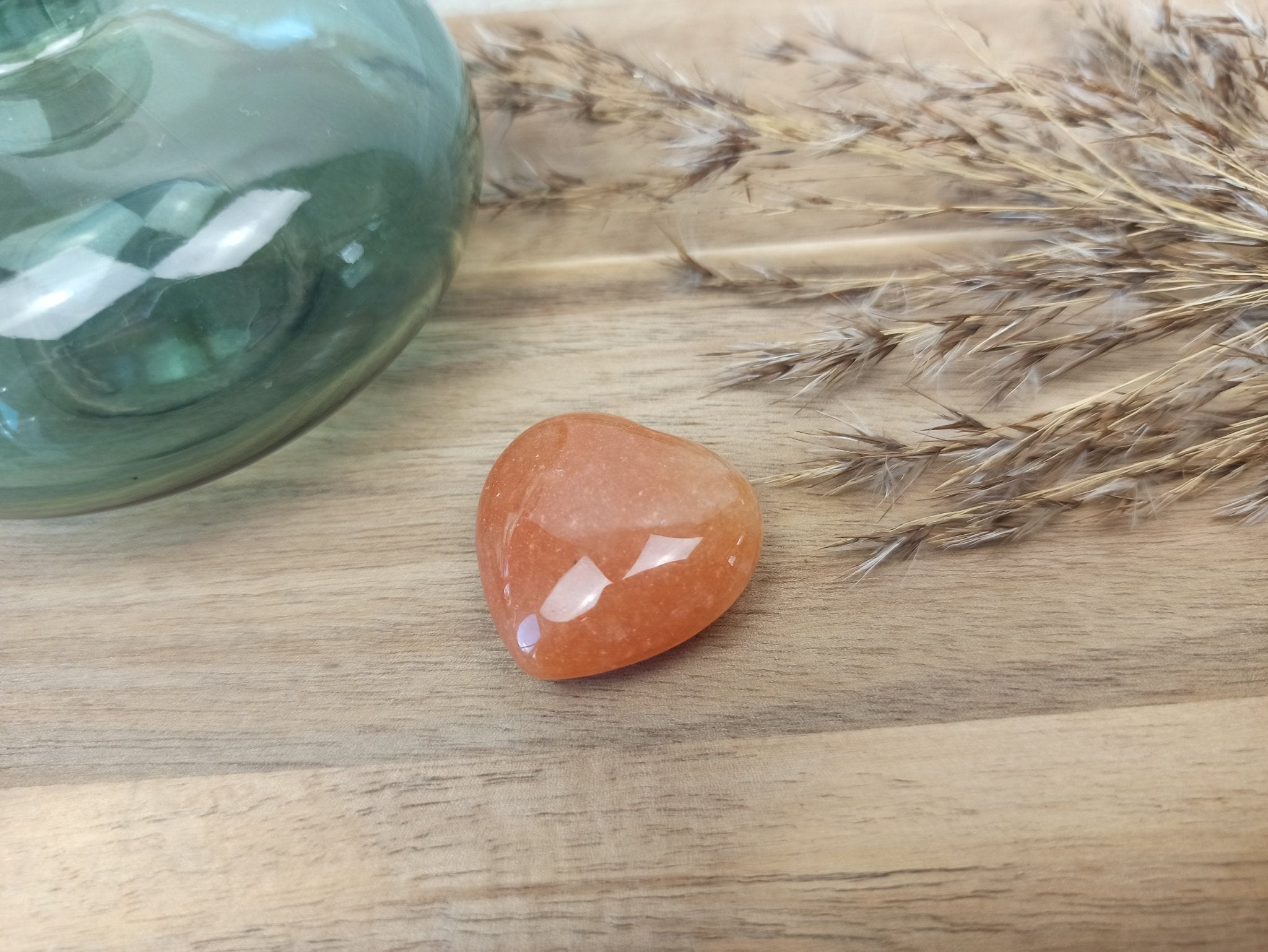 Rode aventurijn hart | 3 cm – curated crystal by Marga Jacobs | rust, symboliek en intuïtieve zelfzorg