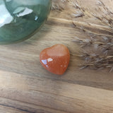 Rode aventurijn hart | 3 cm – curated crystal by Marga Jacobs | rust, symboliek en intuïtieve zelfzorg
