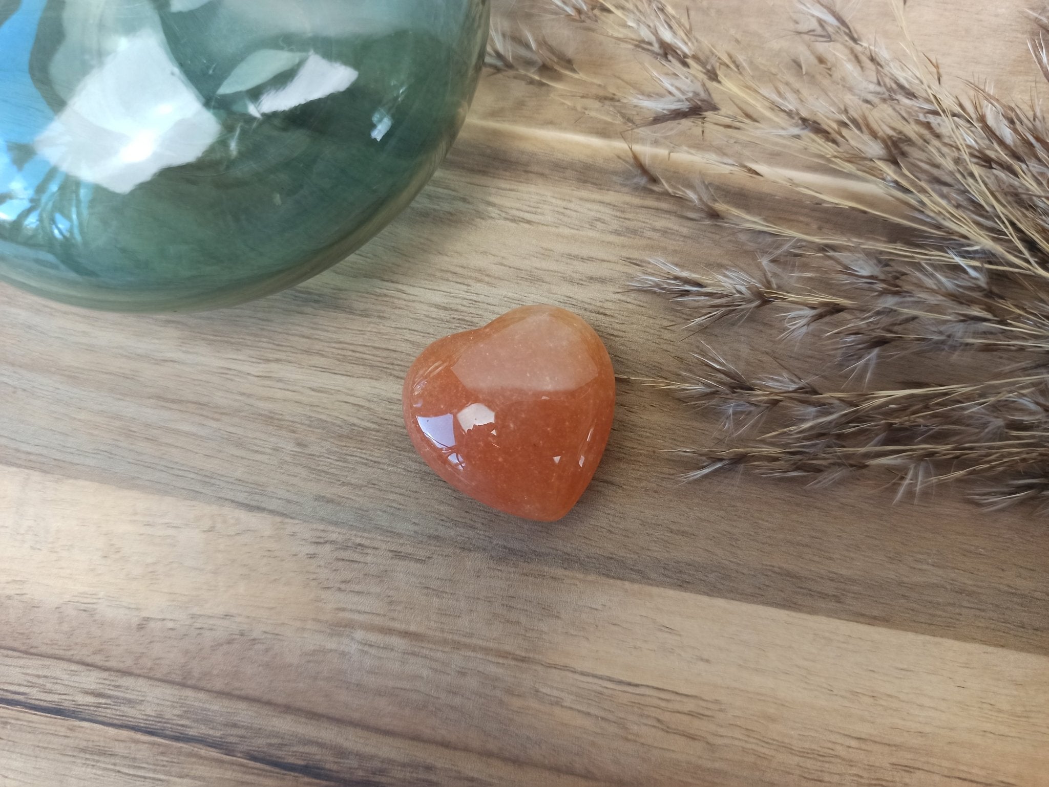 Rode aventurijn hart | 3 cm – curated crystal by Marga Jacobs | rust, symboliek en intuïtieve zelfzorg