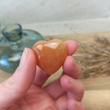 Rode aventurijn hart | 3 cm – curated crystal by Marga Jacobs | rust, symboliek en intuïtieve zelfzorg