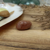 Rode jade trommelstenen – curated crystal by Marga Jacobs | rust, symboliek en intuïtieve zelfzorg