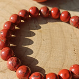 Rode jaspis edelsteen armband | 8 mm – curated crystal by Marga Jacobs | rust, symboliek en intuïtieve zelfzorg