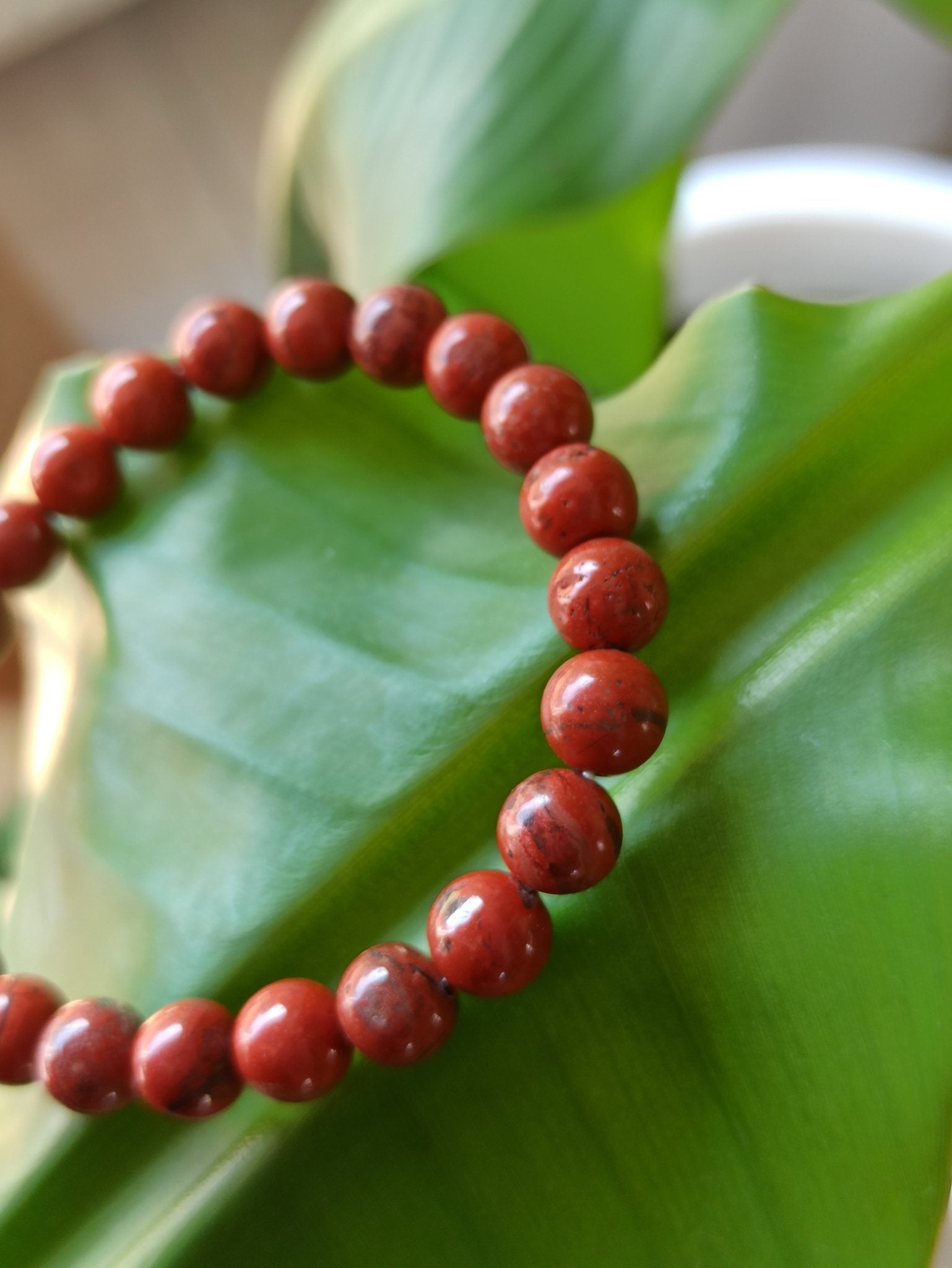 Rode jaspis edelsteen armband | 8 mm – curated crystal by Marga Jacobs | rust, symboliek en intuïtieve zelfzorg