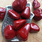 Rode jaspis trommelstenen – curated crystal by Marga Jacobs | rust, symboliek en intuïtieve zelfzorg