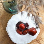 Rode jaspis trommelstenen – curated crystal by Marga Jacobs | rust, symboliek en intuïtieve zelfzorg