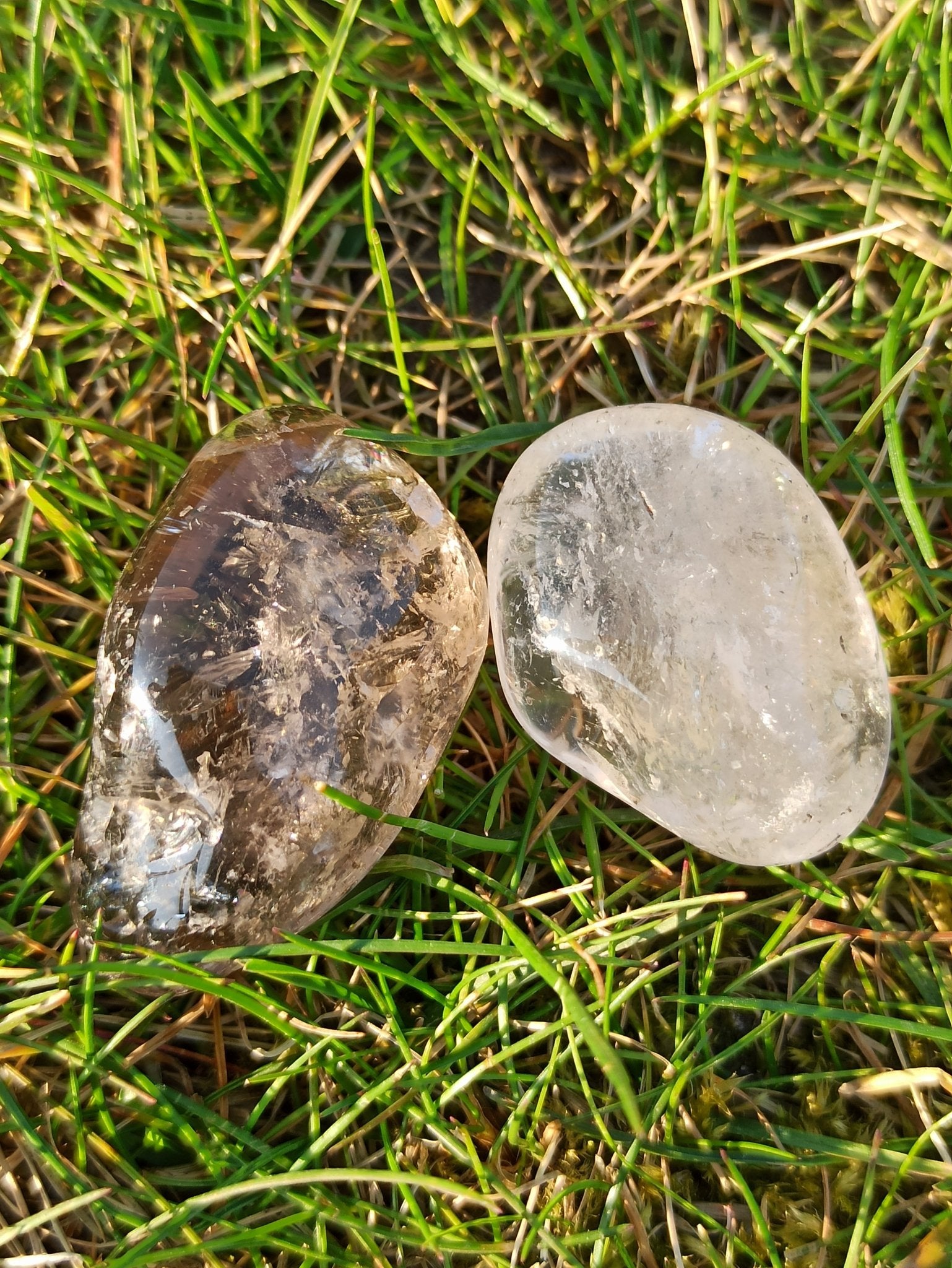 Rookkwarts trommelstenen – curated crystal by Marga Jacobs | rust, symboliek en intuïtieve zelfzorg