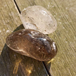 Rookkwarts trommelstenen – curated crystal by Marga Jacobs | rust, symboliek en intuïtieve zelfzorg
