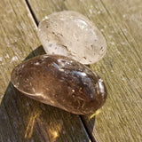 Rookkwarts trommelstenen – curated crystal by Marga Jacobs | rust, symboliek en intuïtieve zelfzorg