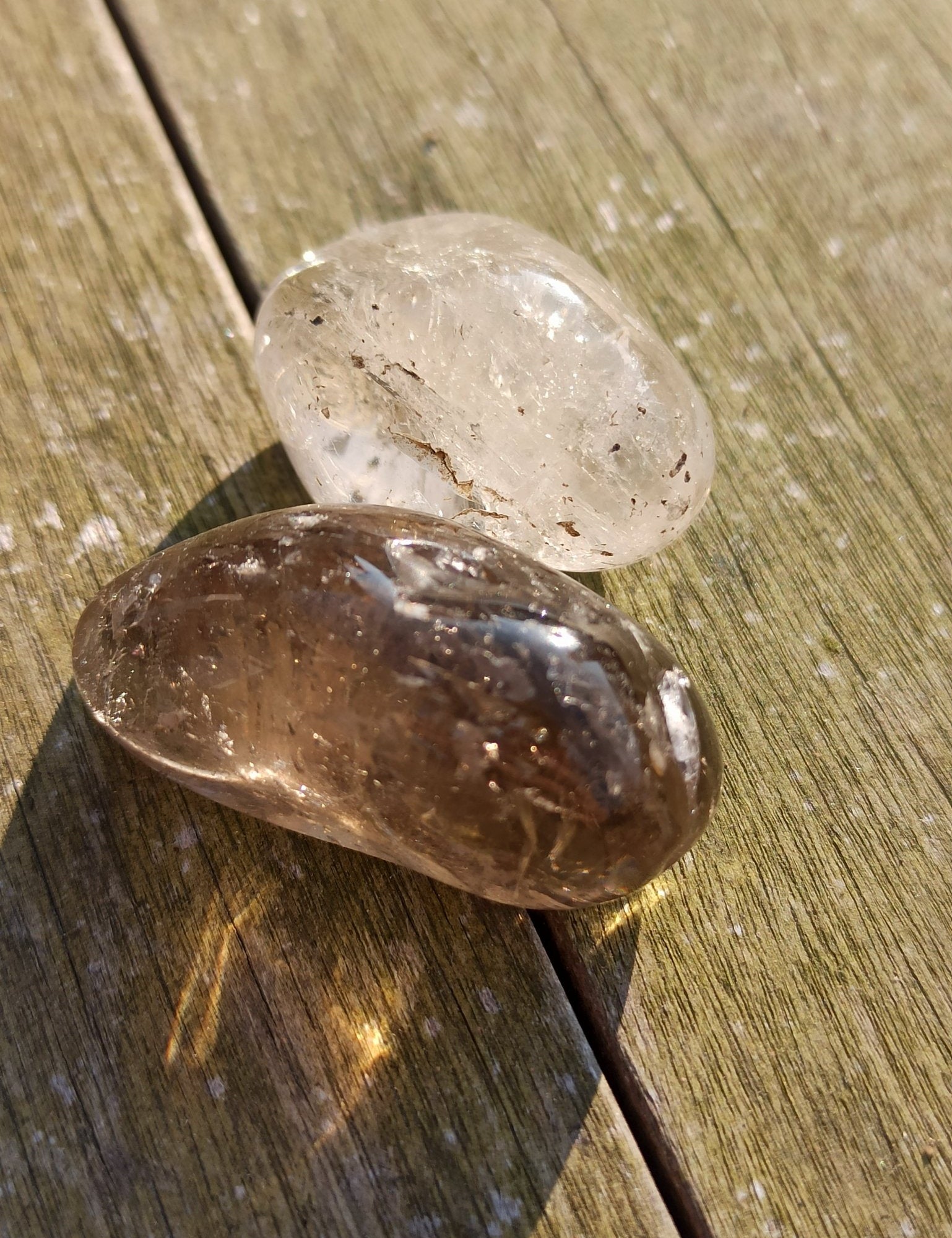 Rookkwarts trommelstenen – curated crystal by Marga Jacobs | rust, symboliek en intuïtieve zelfzorg