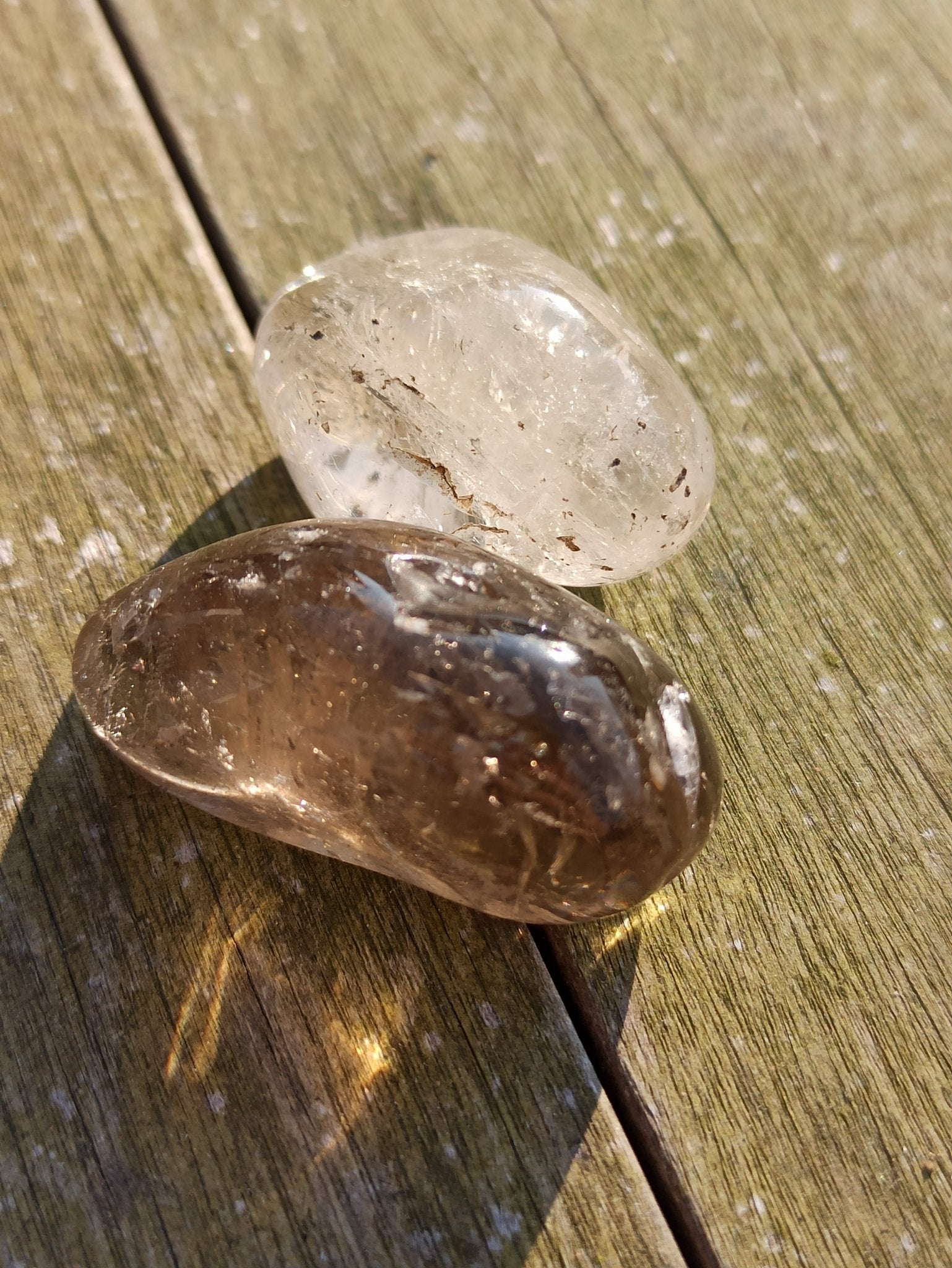 Rookkwarts trommelstenen – curated crystal by Marga Jacobs | rust, symboliek en intuïtieve zelfzorg