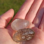 Rookkwarts trommelstenen – curated crystal by Marga Jacobs | rust, symboliek en intuïtieve zelfzorg