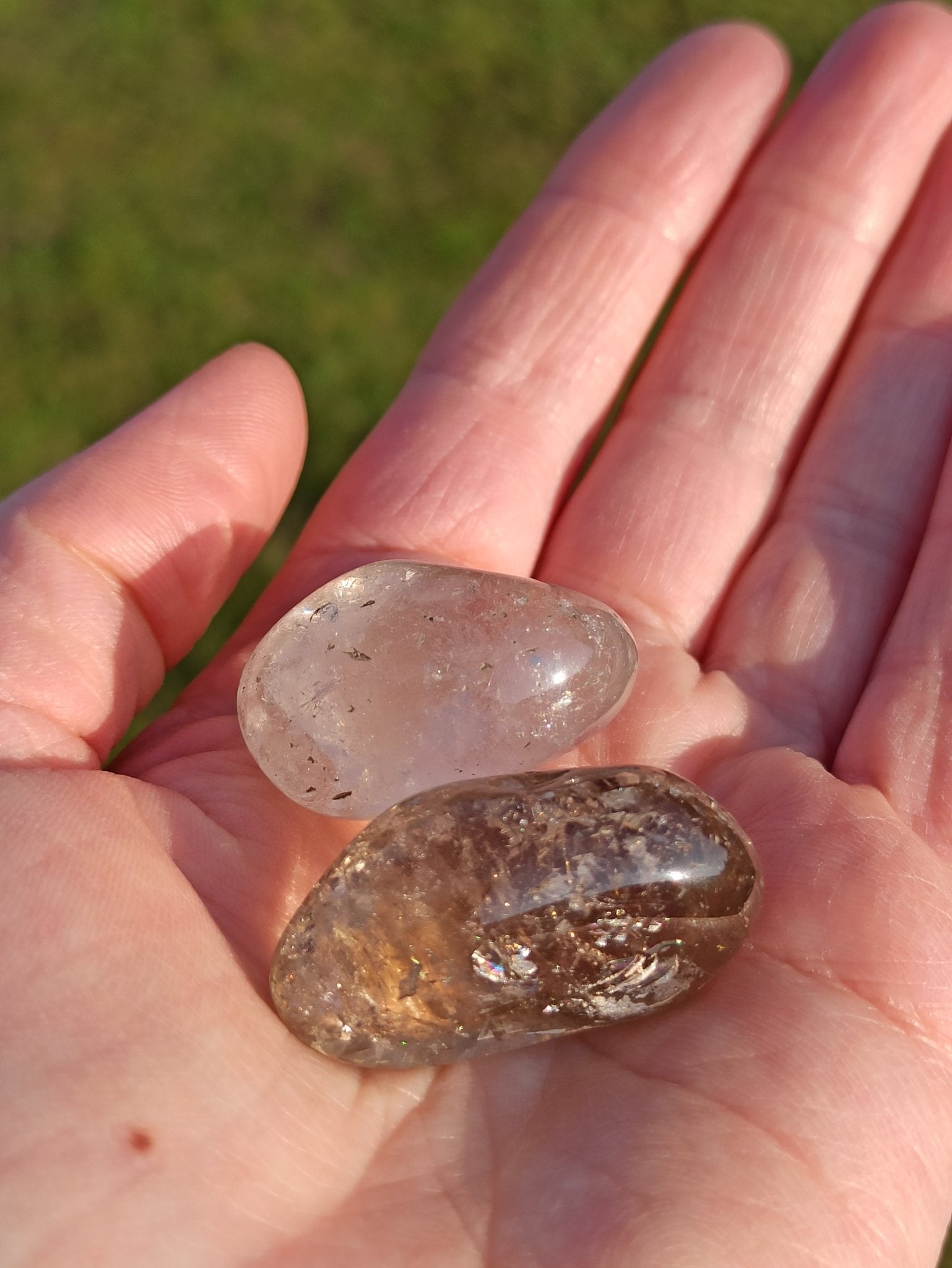 Rookkwarts trommelstenen – curated crystal by Marga Jacobs | rust, symboliek en intuïtieve zelfzorg