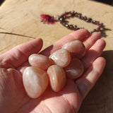 Roze Aventurijn trommelstenen – curated crystal by Marga Jacobs | rust, symboliek en intuïtieve zelfzorg