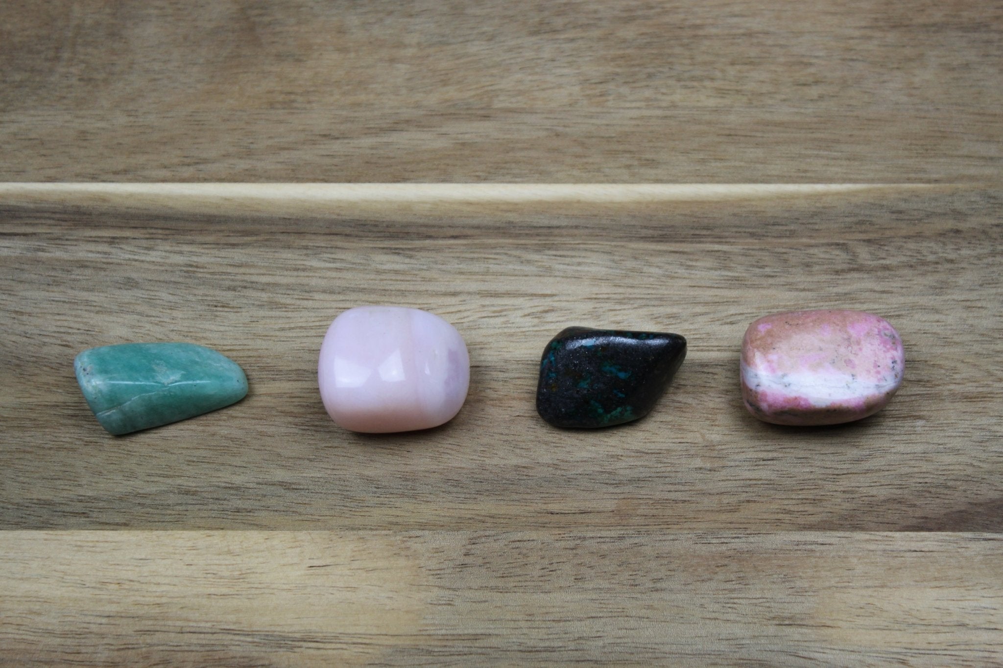 Roze Smithsoniet trommelstenen – curated crystal by Marga Jacobs | rust, symboliek en intuïtieve zelfzorg