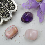 Roze Smithsoniet trommelstenen – curated crystal by Marga Jacobs | rust, symboliek en intuïtieve zelfzorg