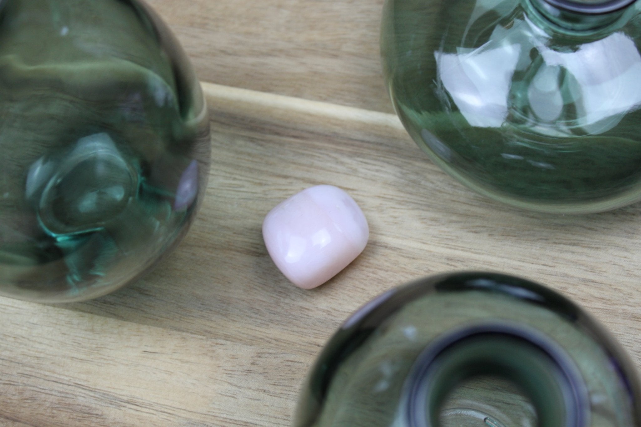 Roze Smithsoniet trommelstenen – curated crystal by Marga Jacobs | rust, symboliek en intuïtieve zelfzorg