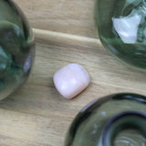 Roze Smithsoniet trommelstenen – curated crystal by Marga Jacobs | rust, symboliek en intuïtieve zelfzorg