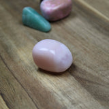 Roze Smithsoniet trommelstenen – curated crystal by Marga Jacobs | rust, symboliek en intuïtieve zelfzorg