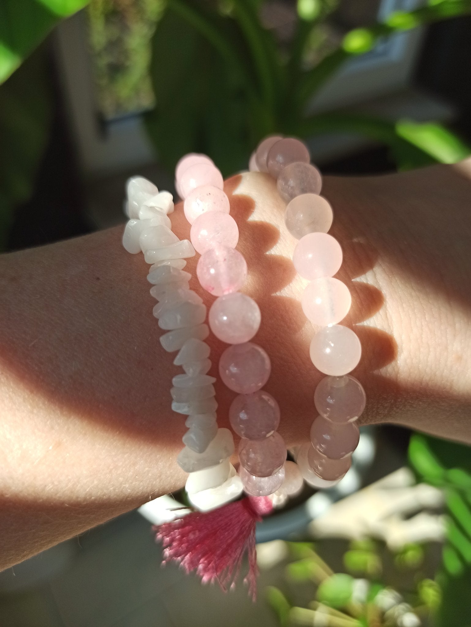 Rozenkwarts edelsteen armband | 8 mm – curated crystal by Marga Jacobs | rust, symboliek en intuïtieve zelfzorg