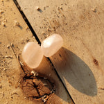 Rozenkwarts trommelstenen – curated crystal by Marga Jacobs | rust, symboliek en intuïtieve zelfzorg