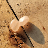 Rozenkwarts trommelstenen – curated crystal by Marga Jacobs | rust, symboliek en intuïtieve zelfzorg