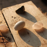 Rozenkwarts trommelstenen – curated crystal by Marga Jacobs | rust, symboliek en intuïtieve zelfzorg