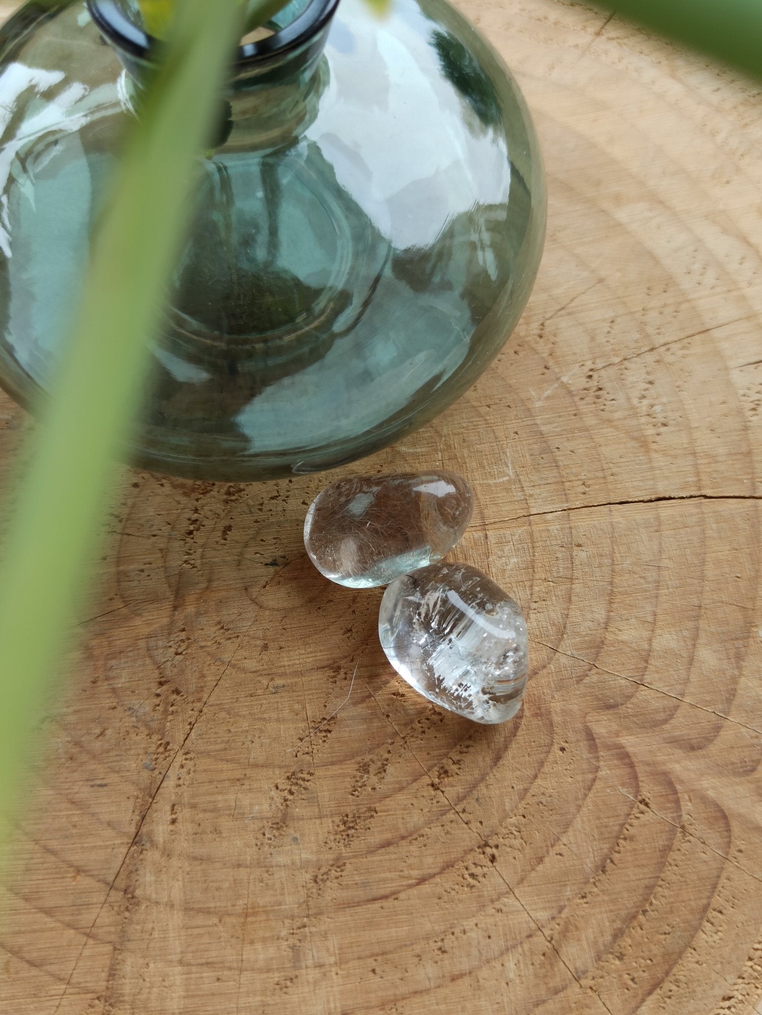 Rutielkwarts trommelstenen – curated crystal by Marga Jacobs | rust, symboliek en intuïtieve zelfzorg