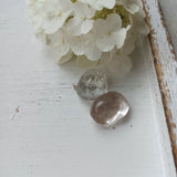 Rutielkwarts trommelstenen – curated crystal by Marga Jacobs | rust, symboliek en intuïtieve zelfzorg