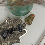 Ryoliet trommelstenen – curated crystal by Marga Jacobs | rust, symboliek en intuïtieve zelfzorg