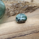 Scapoliet trommelstenen – curated crystal by Marga Jacobs | rust, symboliek en intuïtieve zelfzorg