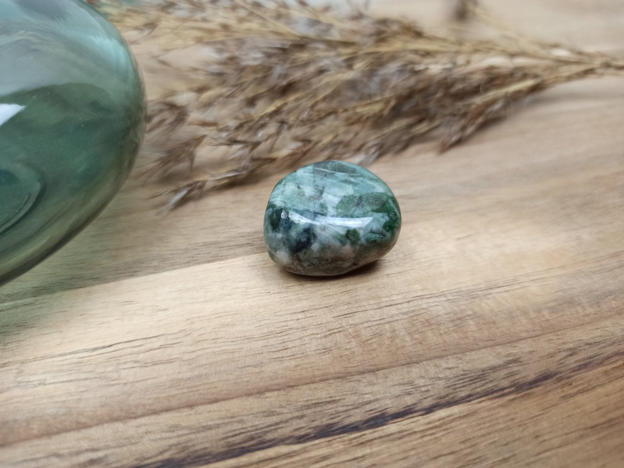 Scapoliet trommelstenen – curated crystal by Marga Jacobs | rust, symboliek en intuïtieve zelfzorg