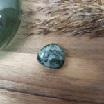 Scapoliet trommelstenen – curated crystal by Marga Jacobs | rust, symboliek en intuïtieve zelfzorg