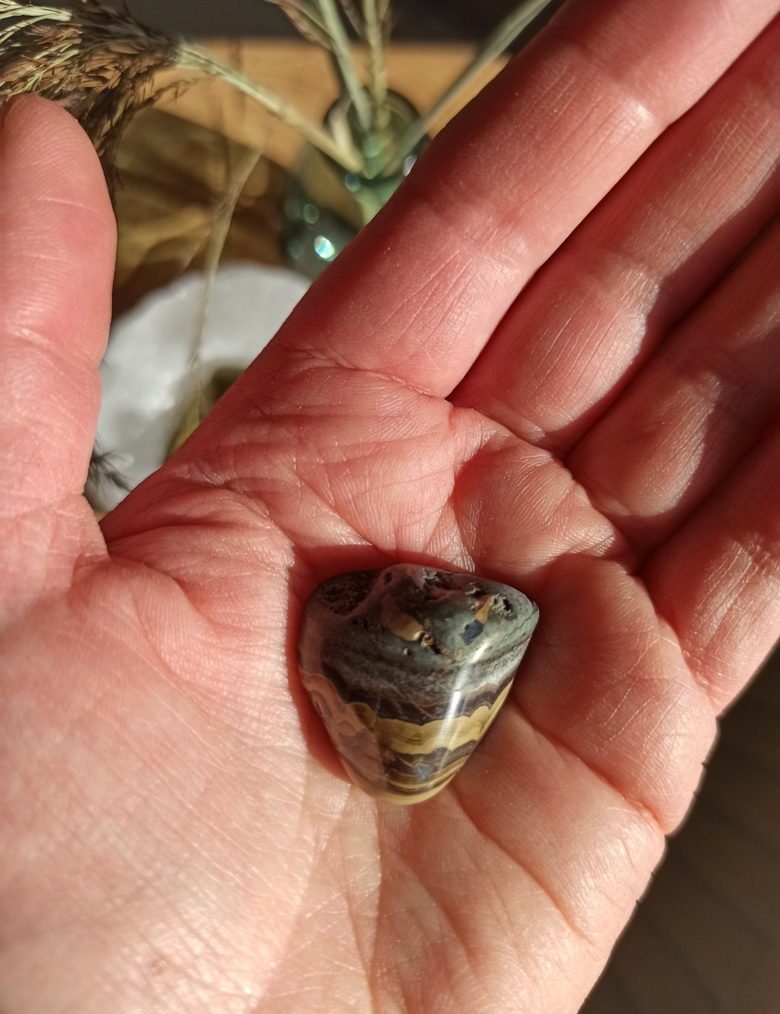 Schalenblende trommelstenen – curated crystal by Marga Jacobs | rust, symboliek en intuïtieve zelfzorg