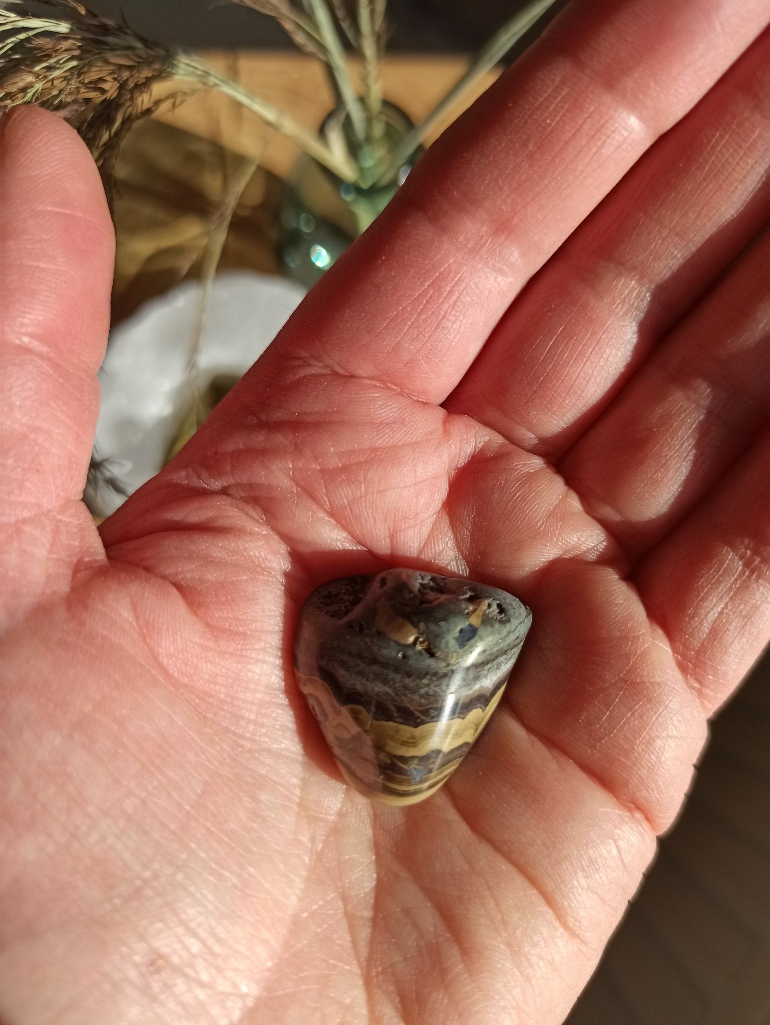 Schalenblende trommelstenen – curated crystal by Marga Jacobs | rust, symboliek en intuïtieve zelfzorg