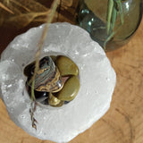 Schalenblende trommelstenen – curated crystal by Marga Jacobs | rust, symboliek en intuïtieve zelfzorg