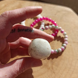 Scolesiet trommelstenen – curated crystal by Marga Jacobs | rust, symboliek en intuïtieve zelfzorg