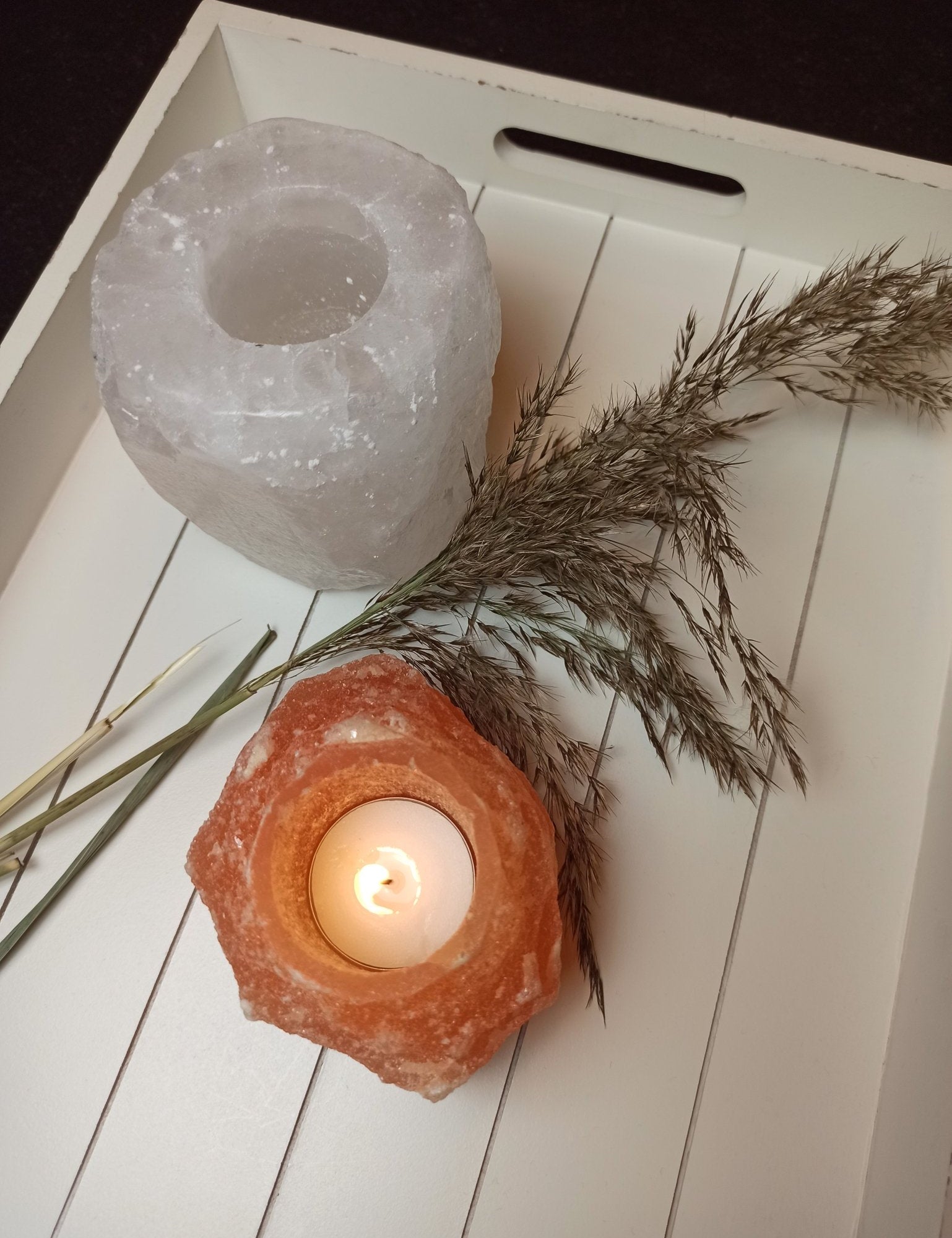 Seleniet theelichthouder (oranje) – curated crystal by Marga Jacobs | rust, symboliek en intuïtieve zelfzorg