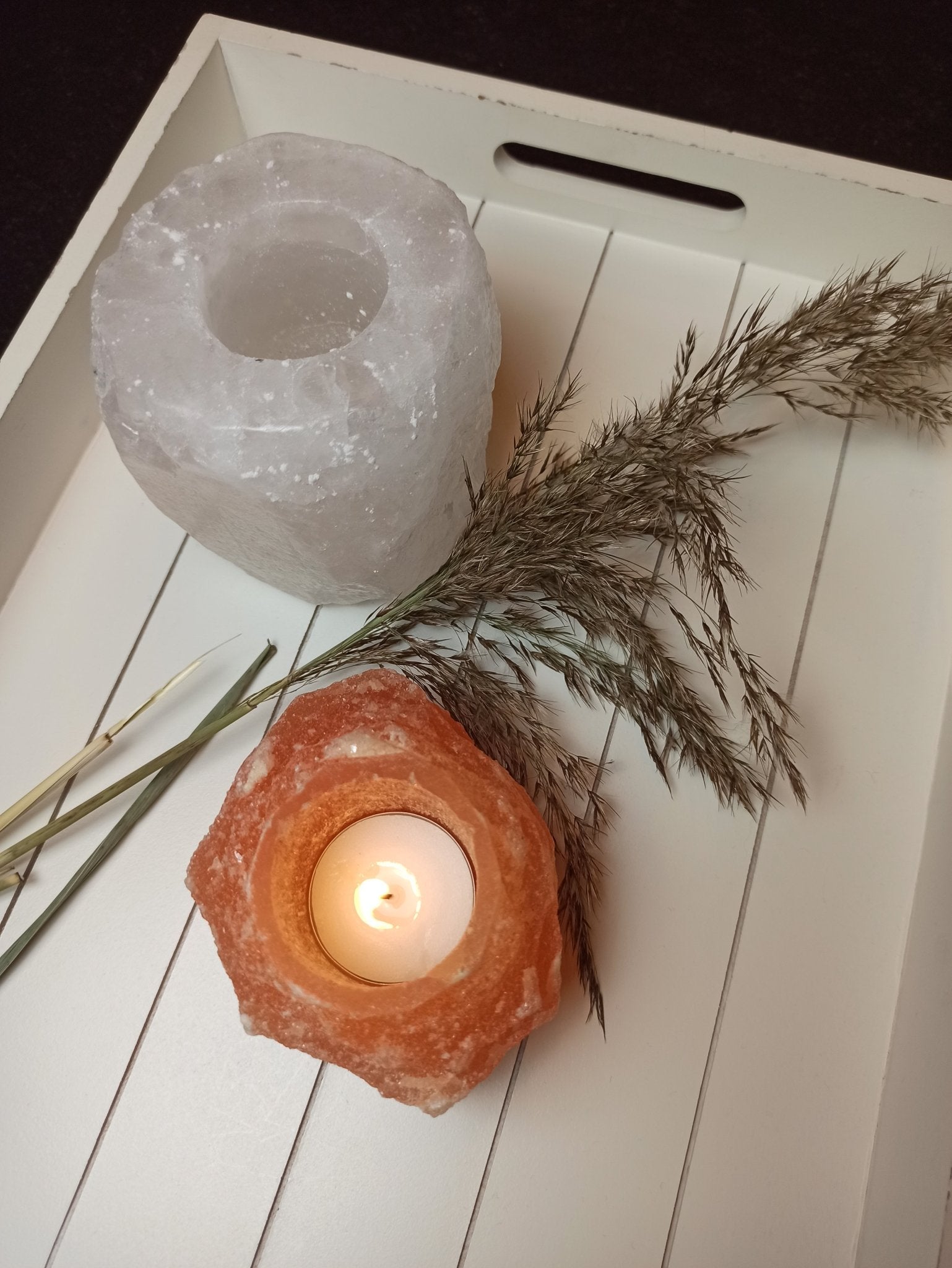 Seleniet theelichthouder (oranje) – curated crystal by Marga Jacobs | rust, symboliek en intuïtieve zelfzorg