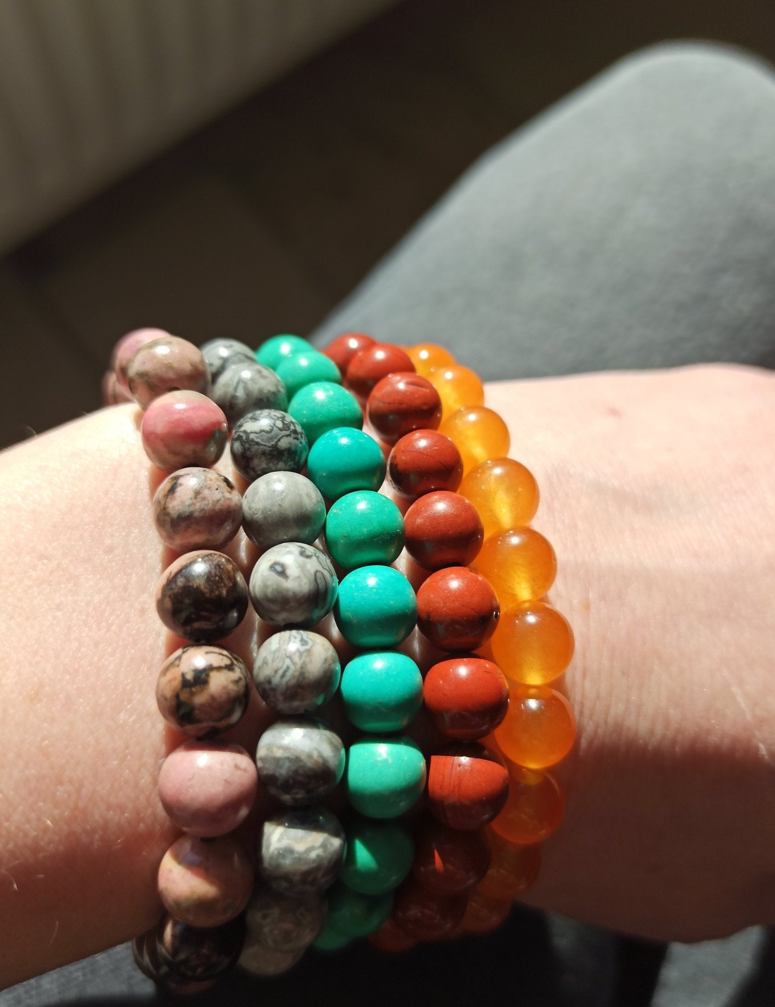 Set edelsteen armbanden (2) | 8 mm – curated crystal by Marga Jacobs | rust, symboliek en intuïtieve zelfzorg