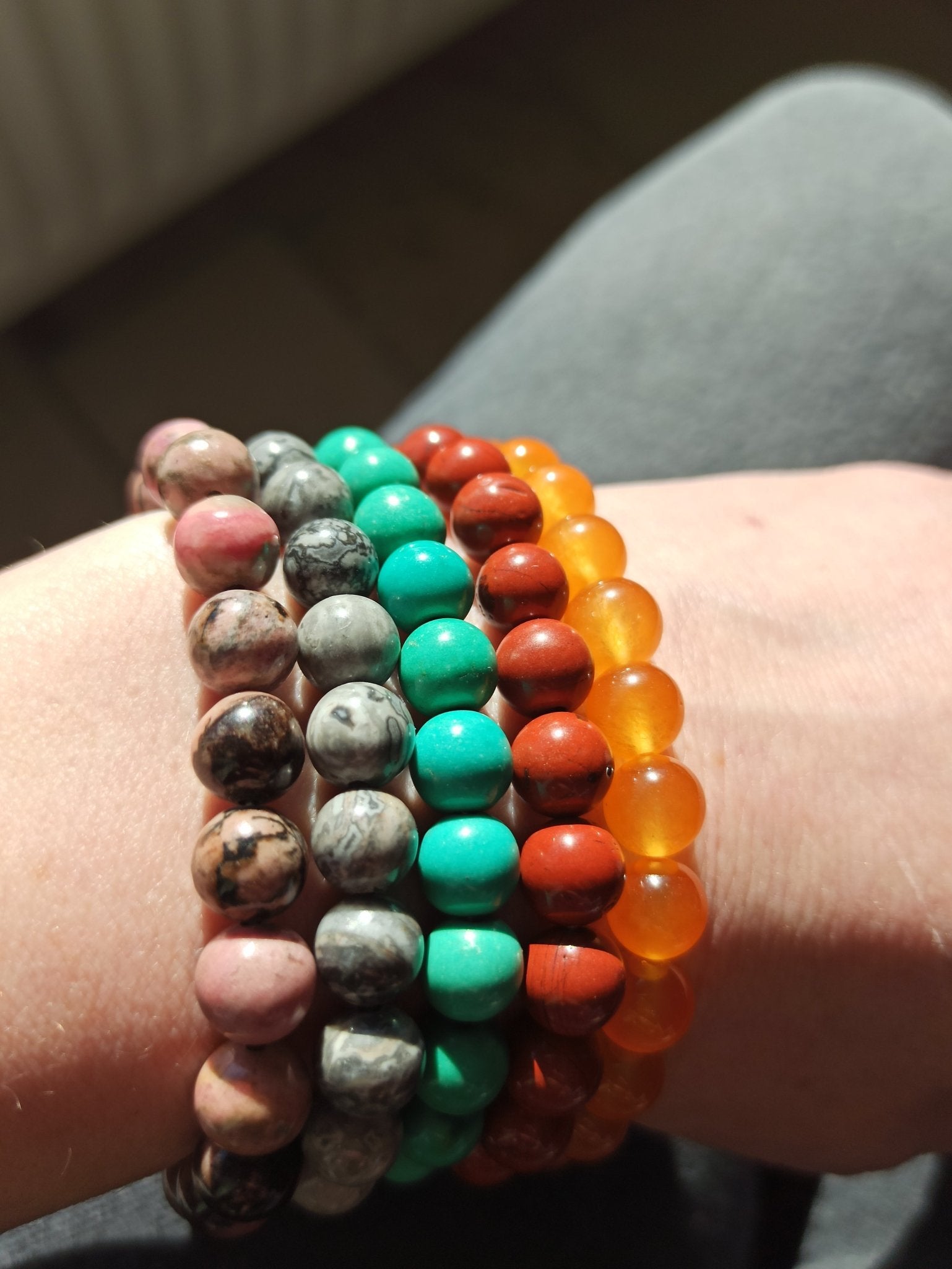 Set edelsteen armbanden (2) | 8 mm – curated crystal by Marga Jacobs | rust, symboliek en intuïtieve zelfzorg