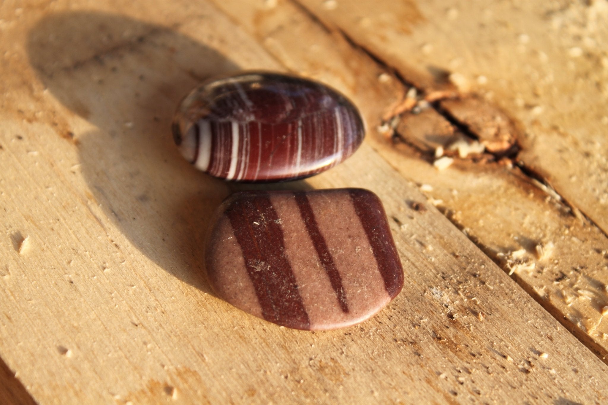 Shiva Lingam trommelstenen – curated crystal by Marga Jacobs | rust, symboliek en intuïtieve zelfzorg