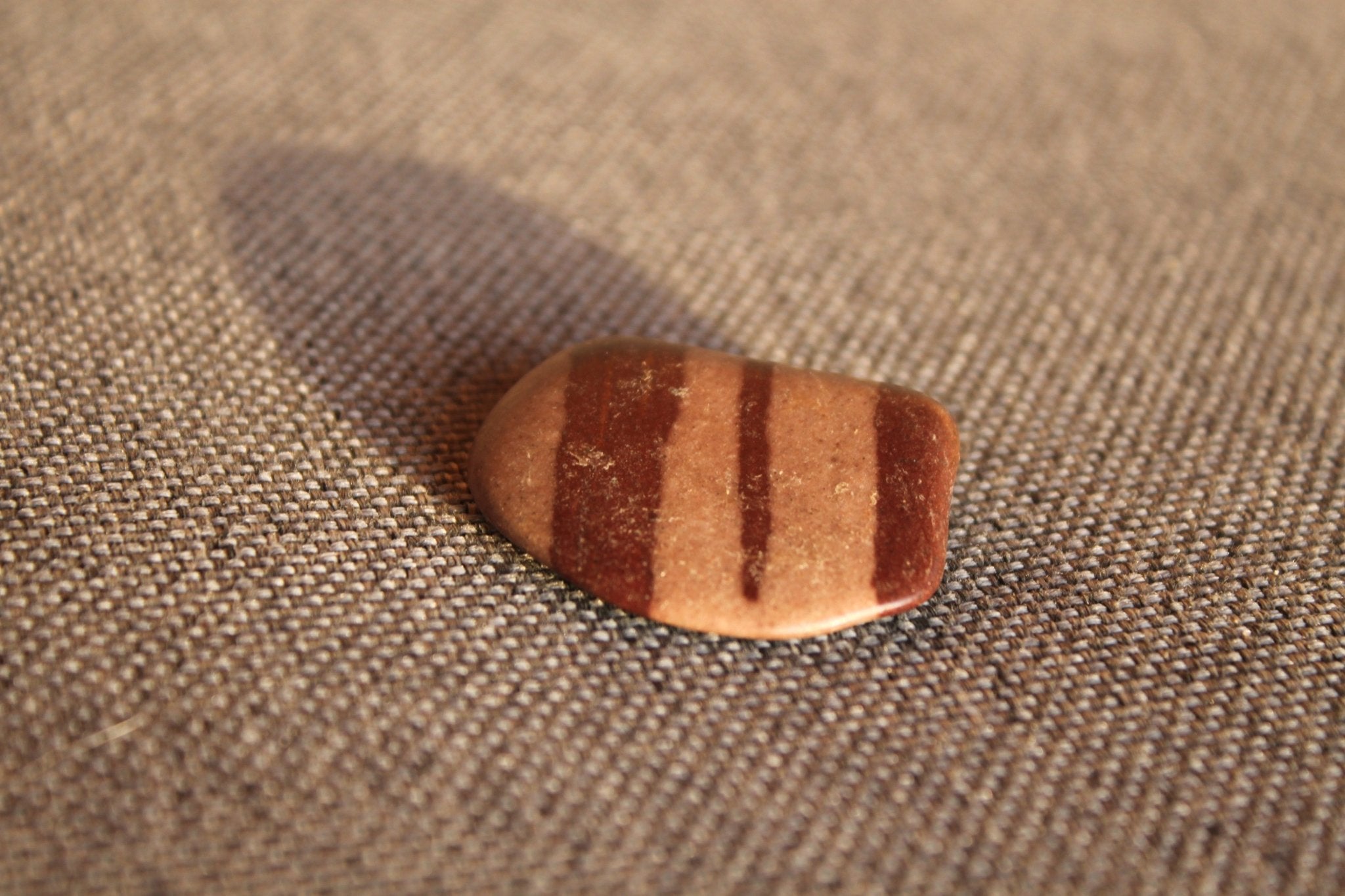 Shiva Lingam trommelstenen – curated crystal by Marga Jacobs | rust, symboliek en intuïtieve zelfzorg