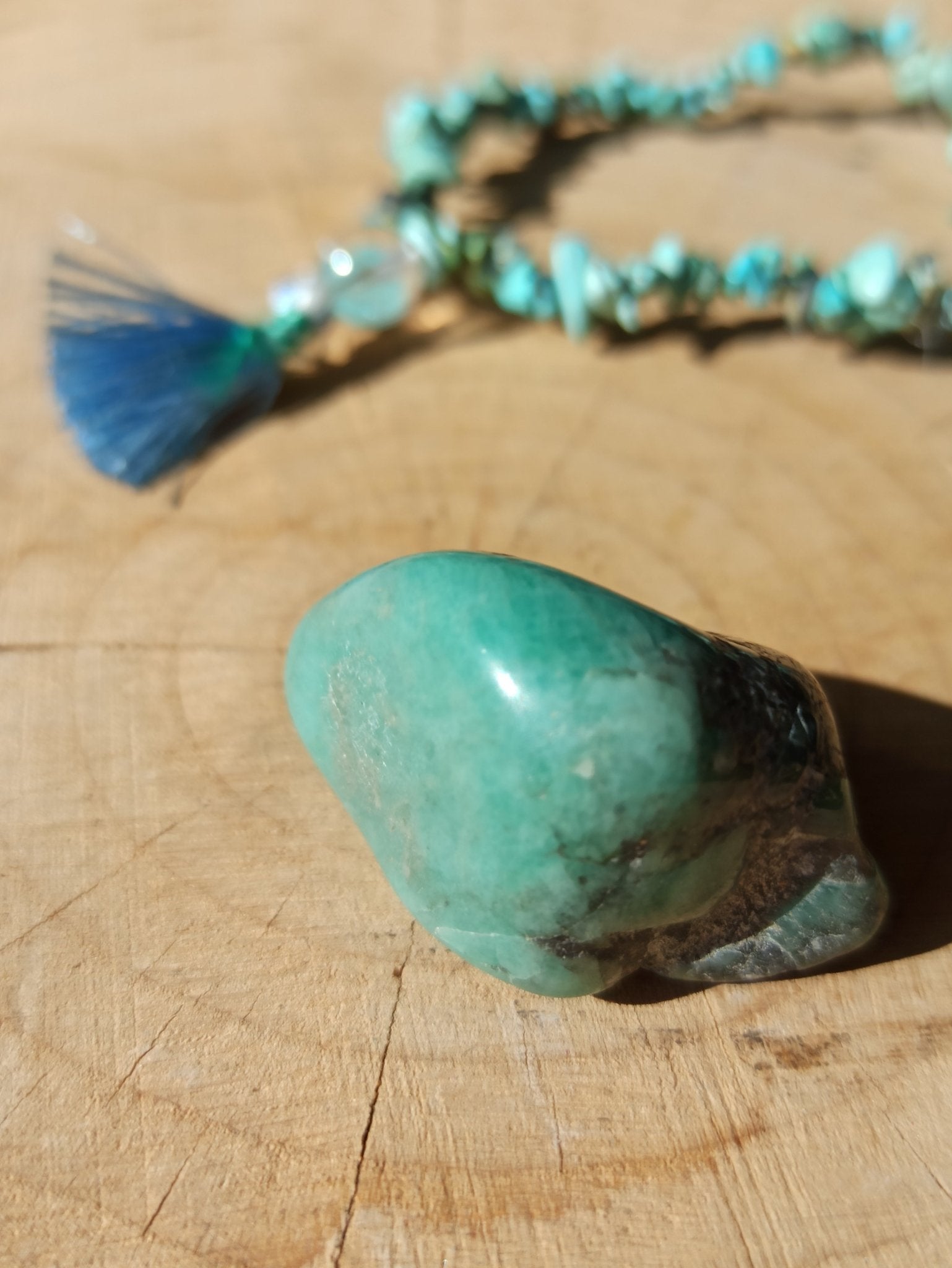 Smaragd trommelstenen – curated crystal by Marga Jacobs | rust, symboliek en intuïtieve zelfzorg