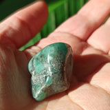 Smaragd trommelstenen – curated crystal by Marga Jacobs | rust, symboliek en intuïtieve zelfzorg